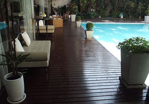 Manutenção em pintura de deck para piscina