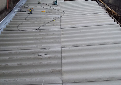 Reforma de telhado em telhas de fibrocimento ondulada